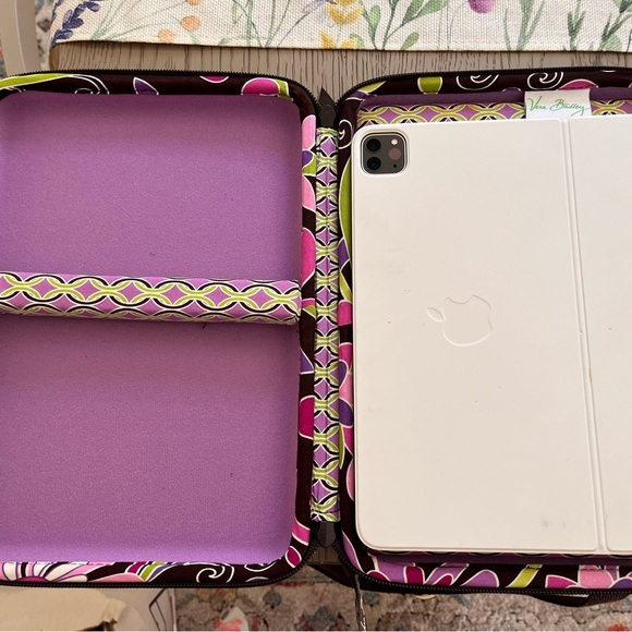 Vera Bradley iPad carrier. - Picture 6 of 6